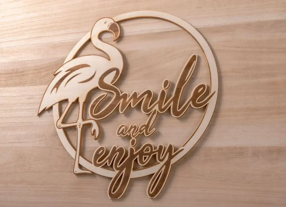 Décoration personnalisée en bois découpée au laser