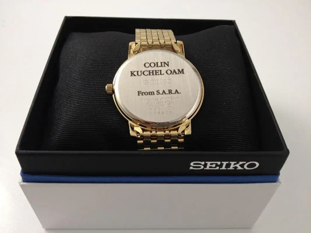 Montre métallique personnalisée par gravure laser fibre